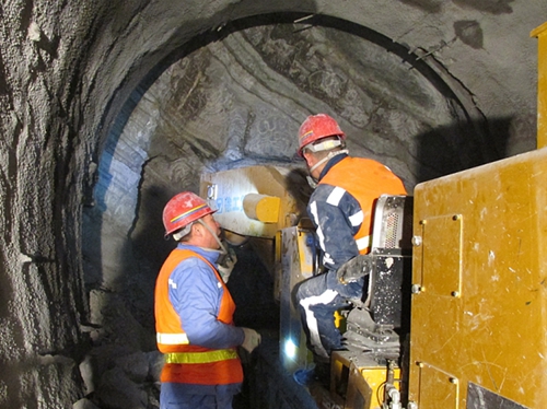 十(shi)餘台徐工(gōng)掘進機貴(guì)陽地鐵展(zhan)風采