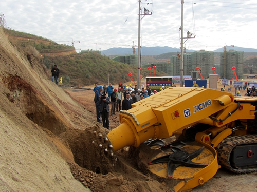 掘進機在(zai)雲南施工(gong)