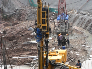 錨杆(gǎn)鑽施工(gōng)1