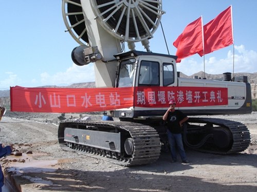 連續牆施(shī)工-新疆庫(ku)爾勒開都(dōu)河水電站(zhan)圍堰工程(chéng)