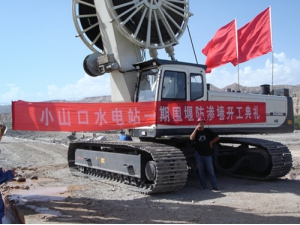 連(lián)續牆施(shi)工-新疆(jiāng)庫爾勒(le)開都河(hé)水電站(zhàn)圍堰工(gong)程