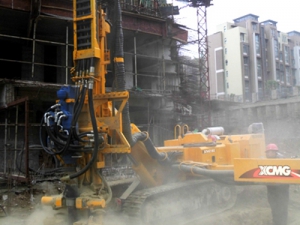 錨杆(gan)鑽施工(gōng)2