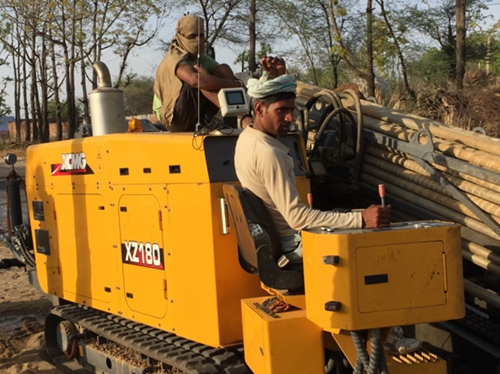 印度黑土(tu)地上穿梭(suō)的徐工金(jīn)