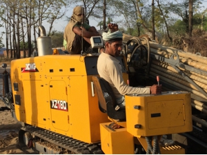 印(yìn)度黑土地上(shang)穿梭的徐工(gōng)金